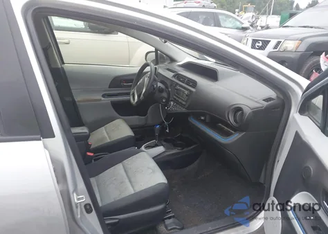 2013 Toyota Prius C Two from USA, damaged, VIN JTDKDTB37D1547966